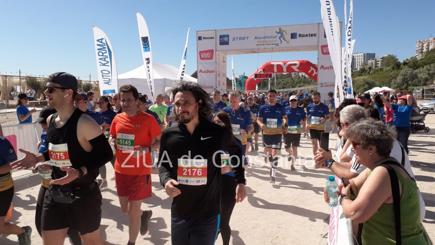 constanta alergatori amatori dar si sportivi de performanta au luat startul in maratonul nisipului galerie constanta alergatori amatori dar si sportivi de performanta au luat startul in maratonul nisipului galerie