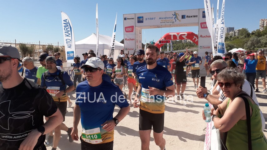 constanta alergatori amatori dar si sportivi de performanta au luat startul in maratonul nisipului galerie constanta alergatori amatori dar si sportivi de performanta au luat startul in maratonul nisipului galerie