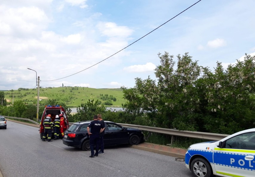 judetul suceava un sofer este ranit grav dupa ce a intrat cu masina intr un parapet de protectie galerie judetul suceava un sofer este ranit grav dupa ce a intrat cu masina intr un parapet de protectie galerie