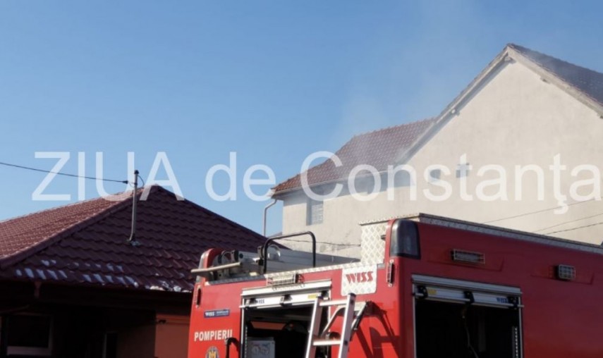 Casa din Constanta, cuprinsa de flacari! Pompierii intervin 