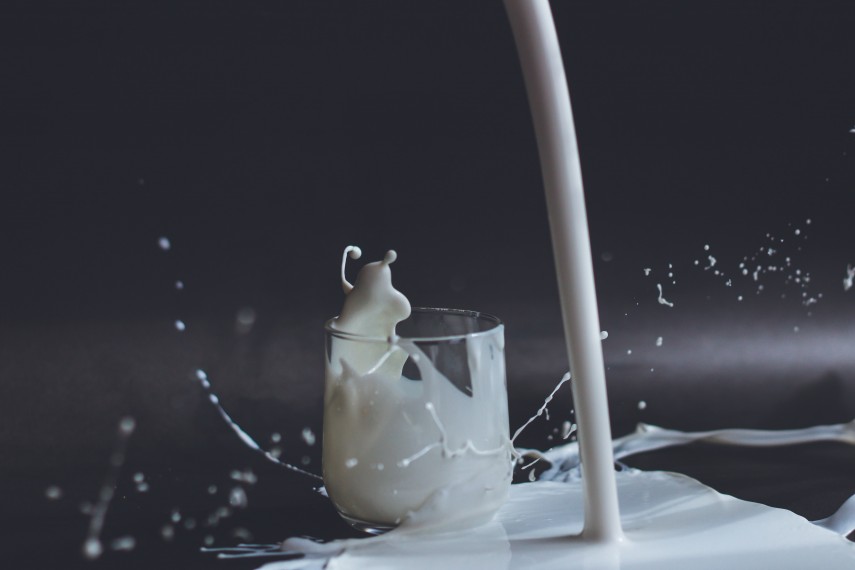 Ziua mondială a laptelui, foto: unsplash/ Anita Jankovic