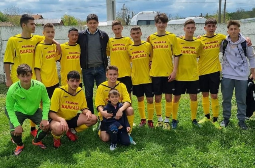 Echipa de juniori a Gloriei Băneasa, alături de fostul mare fotbalist Miodrag Belodedici