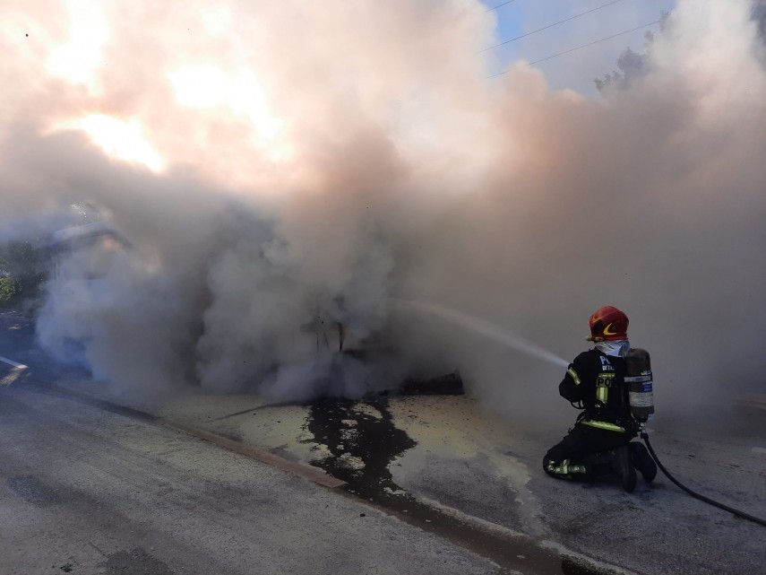 Incendiu autobuz. Foto: ISu Sibiu