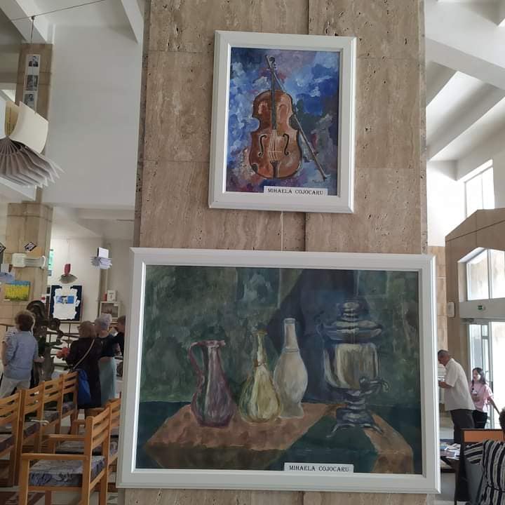 Vernisajul expoziției „Vibrații cromatice” la Biblioteca Județeană Constanța.