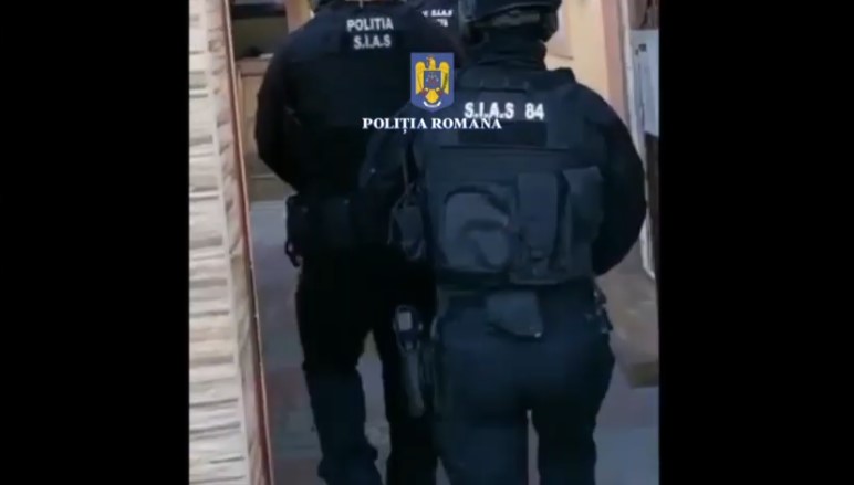 Perchezitii. Foto: Poliția Română