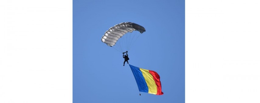 Parașutist. Foto: Facebook/Forțele Navale Române