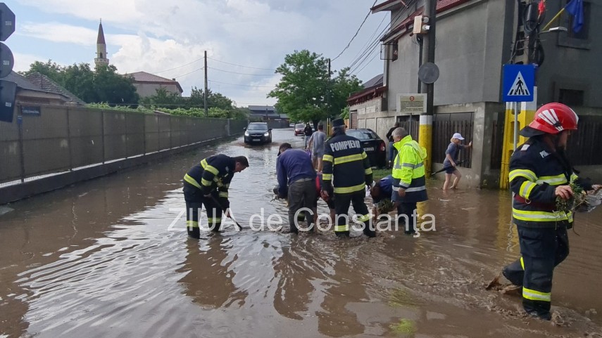 Inundații la Valu lui Traian. Foto: ZIUA de Constanța