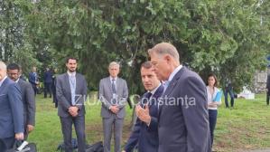 Macron, față în față cu Iohannis la Baza Aeriană Mihail Kogălniceanu. Ce mesaj a postat președintele Republicii Franceze pe Facebook  