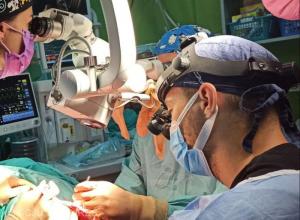 Târgu Mureș Operație pentru reimplantarea scalpului. Un război de ţesut i-a smuls părul unei tinere