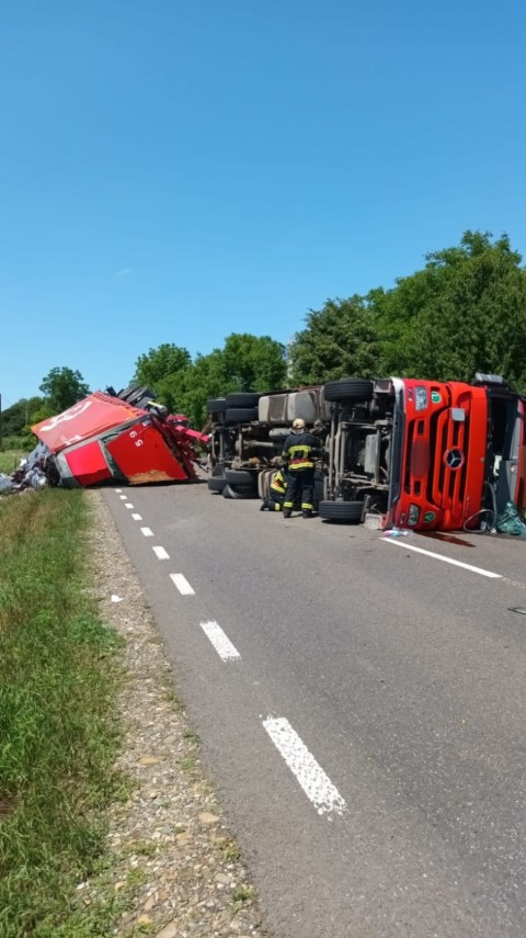 Camion răsturnat Foto ISU SUCEAVA