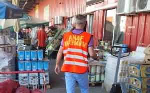 Inspectorii ANAF controlează comerțul de legume și fructe (GALERIE FOTO)