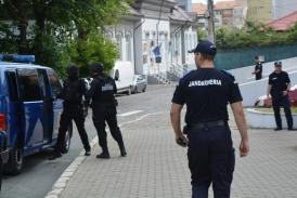 Exercițiu de intervenție la Tribunalul Tulcea. Modul de acțiune al jandarmilor în situația luării de ostatici (GALERIE FOTO) 
