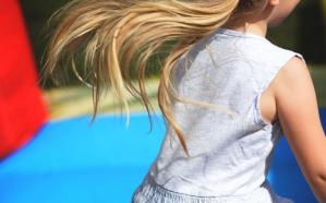 Timiș Patru persoane sub control judiciar şi trei reţinuţi pentru 24 de ore, pentru trafic de minori. Cum procedau 