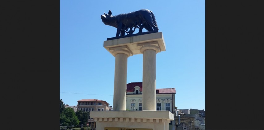  Garda de onoare la statuia Lupa Capitolina din Constanta (DOCUMENT)