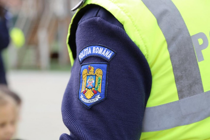 Mandate puse în aplicare de polițiști, foto cu rol ilustrativ: Poliția Sibiu
