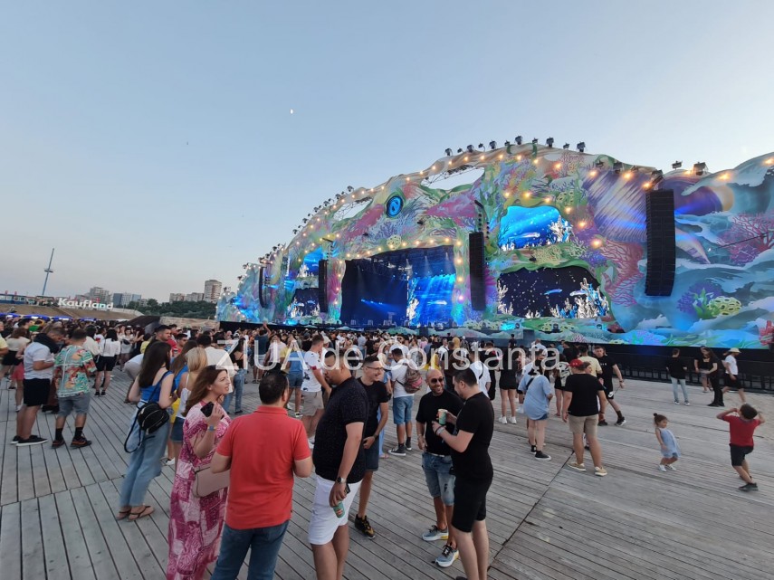 prima zi a festivalului neversea artisti de top si o mare de oameni galerie foto video 789494