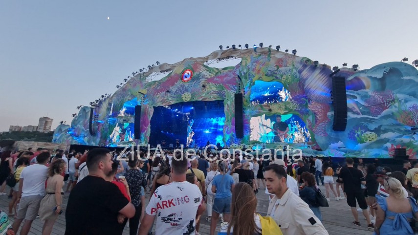 prima zi a festivalului neversea artisti de top si o mare de oameni galerie foto video 789494