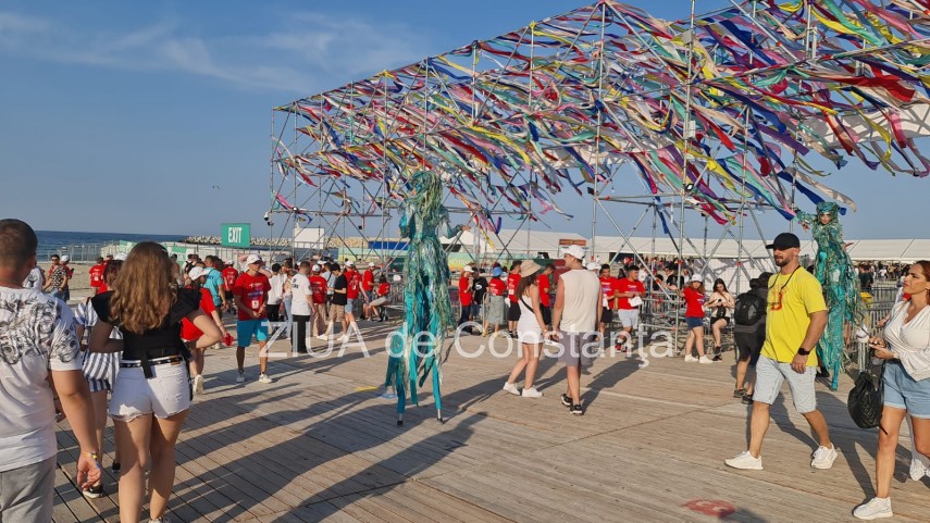 prima zi a festivalului neversea artisti de top si o mare de oameni galerie foto video 789494