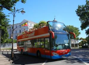 Constanța Aplicația „CITY TOUR“, la dispoziția călătorilor care aleg plimbarea cu autobuzele supraetajate