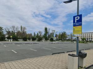 Hotelierii sunt de vină! Primăria Constanța spune că locul de parcare în stațiunea Mamaia ar fi putut costa doar 17 lei/zi   