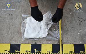 Peste 7 kg de amfetamină aduse în România de doi bărbați din Galați. Suspecții, reținuți (GALERIE FOTO)