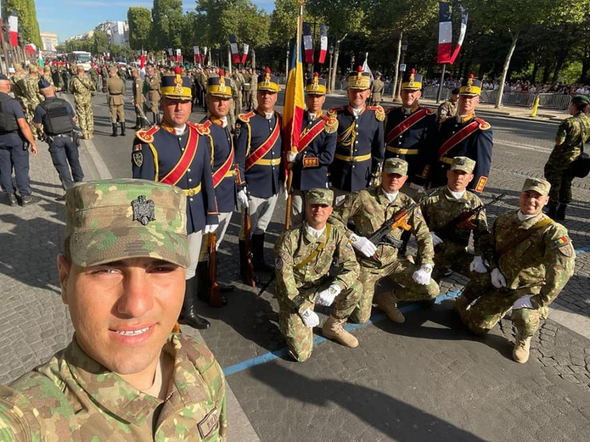 Militari români la parada de Ziua Franței. Foto: Facebook/MApN