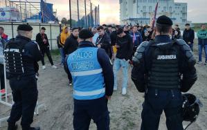 Jandarmii asigură măsurile de ordine la meciul dintre Farul Constanța şi Universitatea Craiova 1948