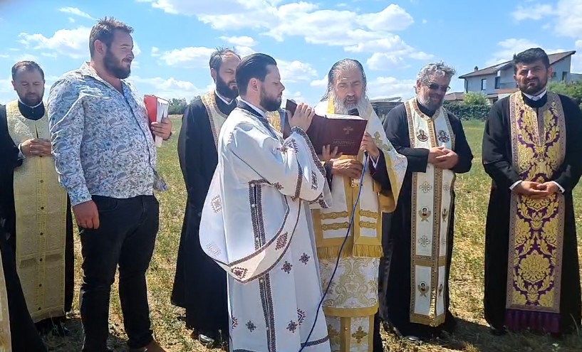 Slujba. Foto+Video: Facebook/Arhiepiscopia Tomisului