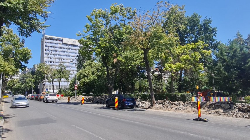 Atentie, constanteni! Au inceput lucrarile si pe bulevardul Ferdinand. Dispar locurile de parcare, iar spre Gara nu vor putea circula decat autobuzele (GALERIE FOTO+VIDEO)   