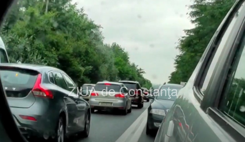 Trafic aglomerat pe DN39. Foto cu rol ilustrativ: ZIUA de Constanța