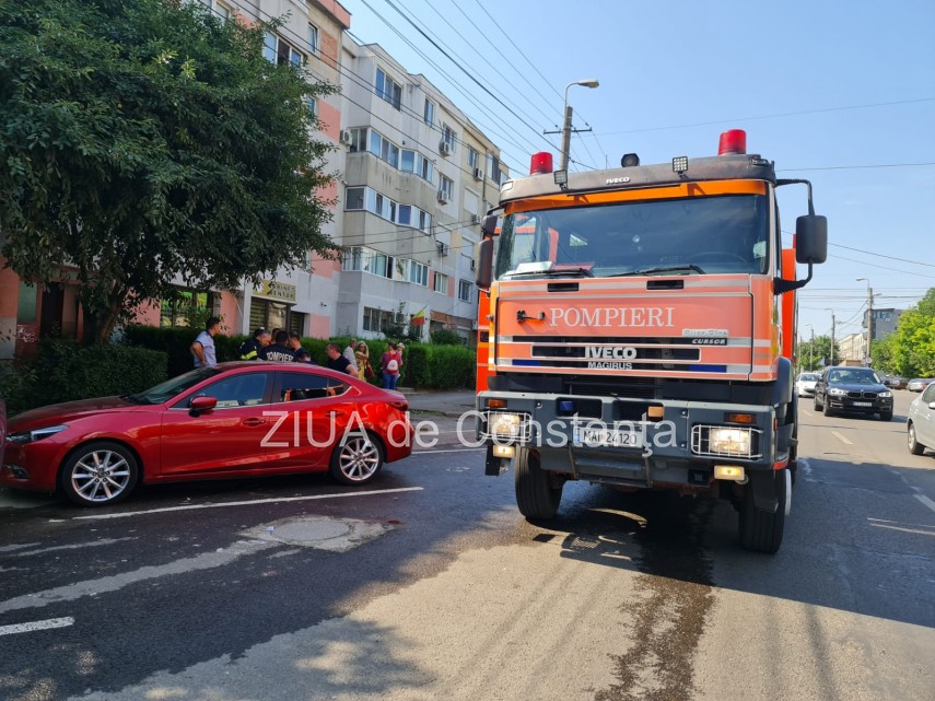 Arde o casa in cartierul Faleza Nord, din Constanta 