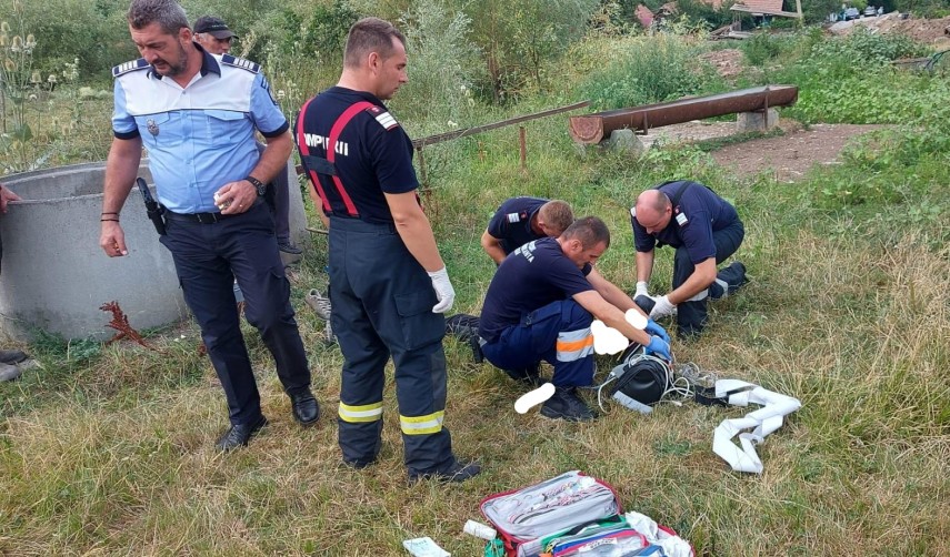 Bărbat salvat din fântână. Foto: ISU Alba