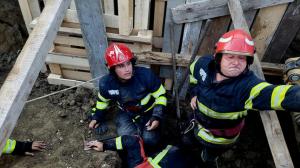 Portret de salvator! Patru ore militarii ISU Dobrogea au luptat să salveze un om prins sub un mal de pământ la Castelu (FOTOREPORTAJ)
