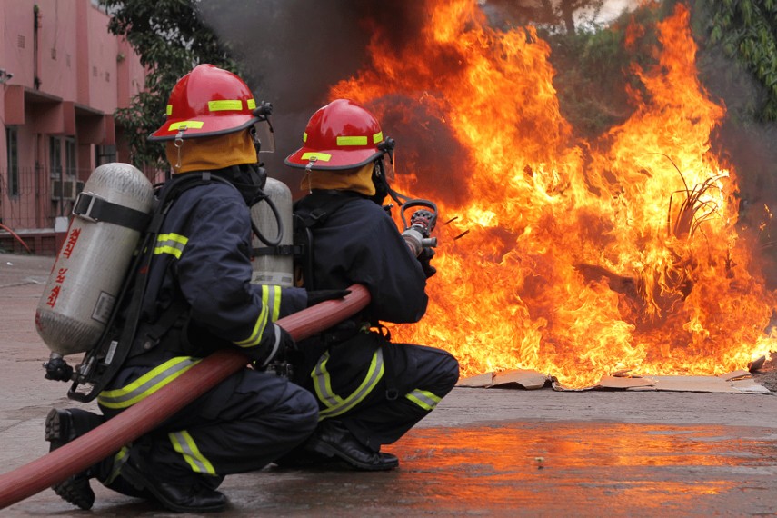 Incendiu de vegetație uscată. Foto cu rol ilustrativ: ISU Buzău