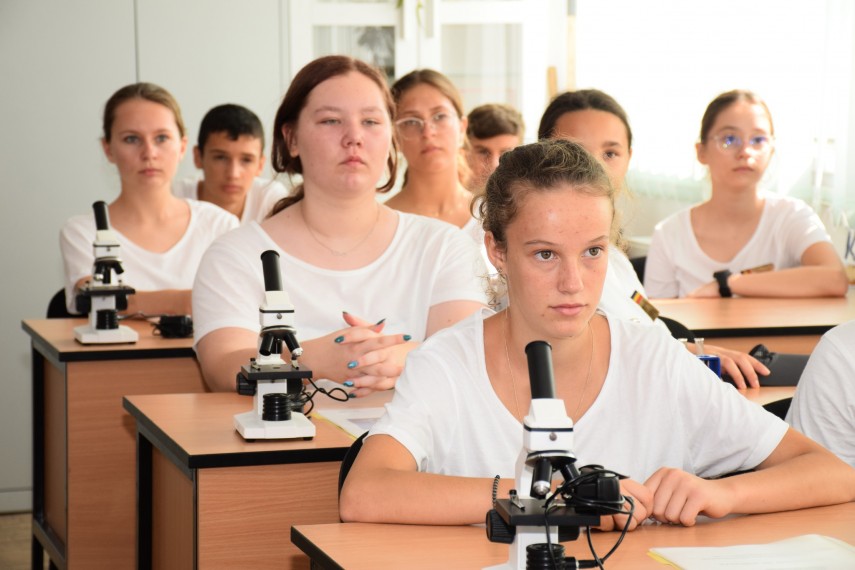 Elevi, foto: Facebook/ Ministerul Apararii Nationale, Romania - www.mapn.ro