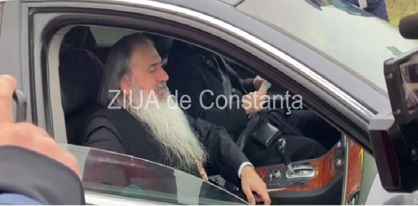 ÎPS Teodosie, aflat în dreapta unui autoturism. Foto cu rol ilustrativ din Arhiva ZIUA de Constanța