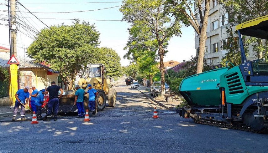 Se reabilitează carosabilul pe strada Trandafirului, foto: PMC 