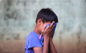 Cum a convins un tânăr şapte persoane să îi trimită materiale pornografice. Cea mai mică victimă are 10 ani!  