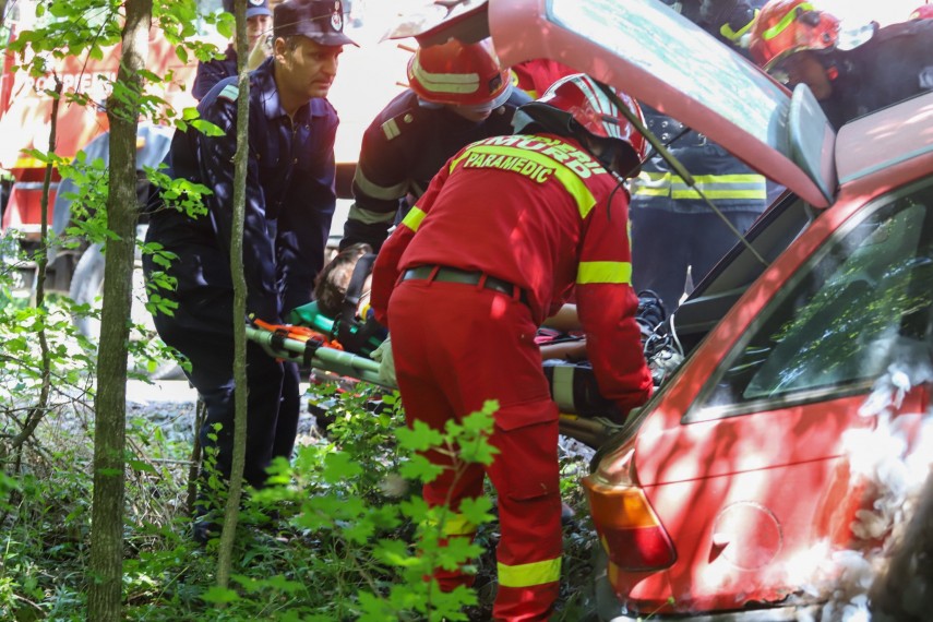 Accident rutier grav la intrare in localitatea Comana, judetul Constanta. O victima incarcerata si inconstienta