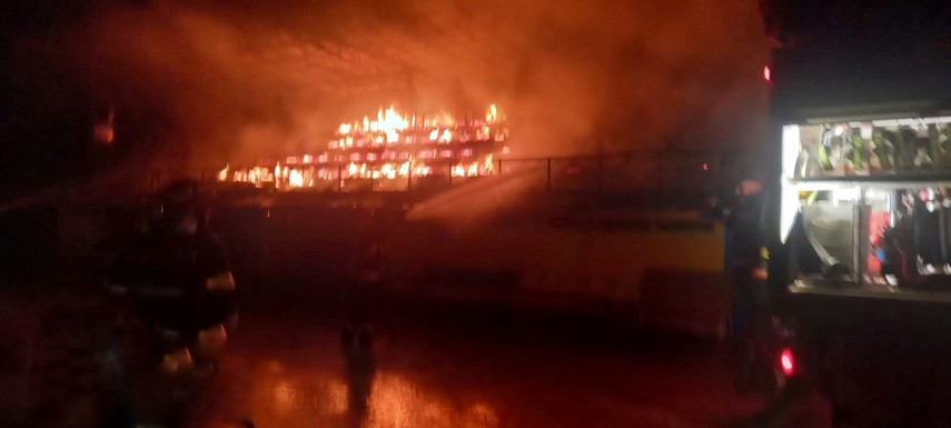 Incendiu la stadionul din Slobozia. Foto: ISU Ialomița