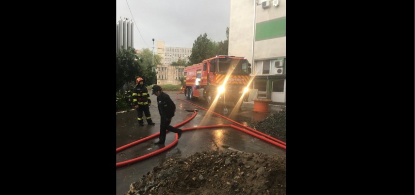 Pompieri în misiune la Spitalul de Boli Infecțioase Constanța. Foto: ISU Dobrogea