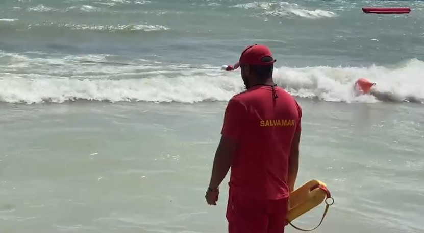 UPDATE: Persoana in pericol de inec la Vama Veche dupa ce a practicat kite-surfing pe mare. Intervin salvatorii 