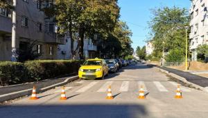 Atenție, șoferi! Se decopertează carosabilul pe aleea Lirei din cartierul Poarta 6. Restriciții de trafic 