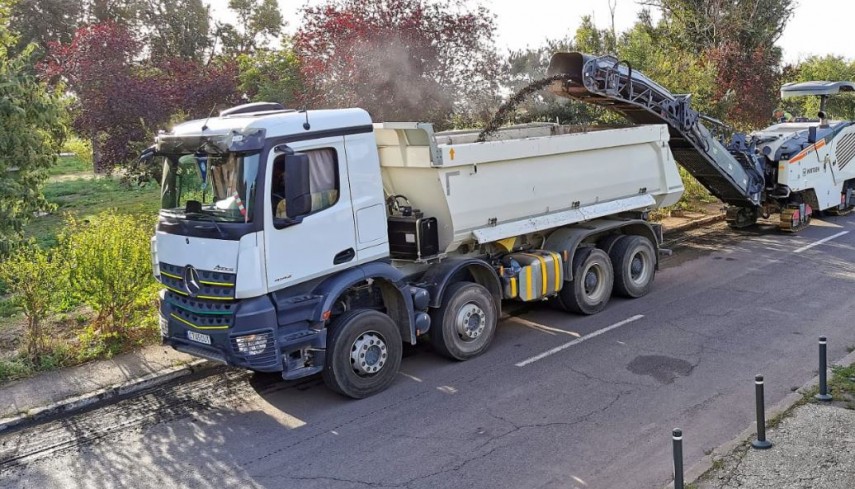 Continuă procesul de reabilitare a infrastructurii rutiere și pietonale din cartierul Poarta 6, foto: PMC 