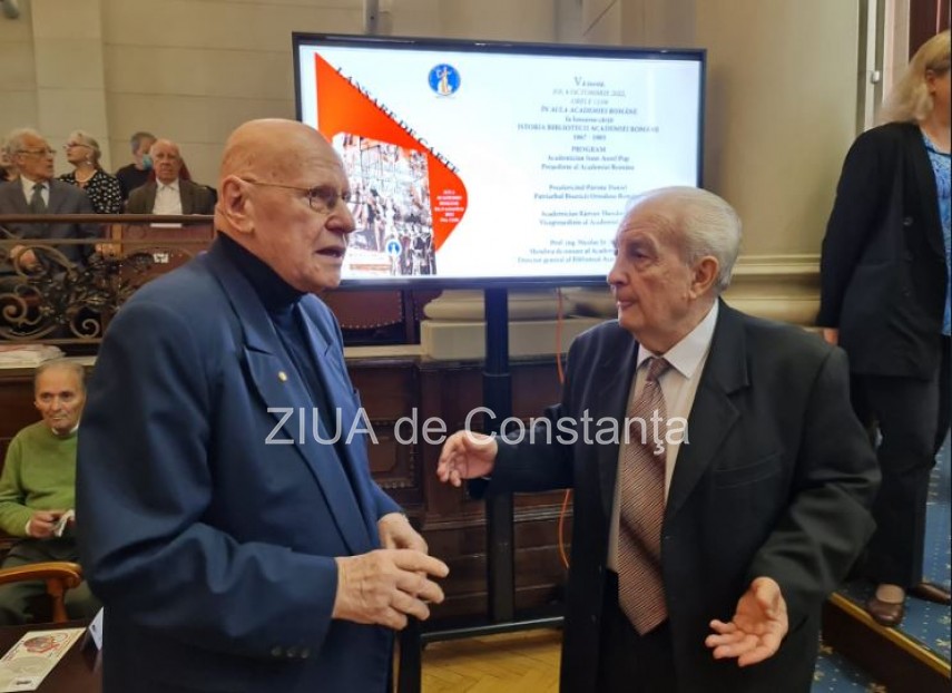 În dreapta, prof. ing. Nicolae Șt. Noica- director general al Bibliotecii Academiei Romane- membru de onoare al Academie Romane