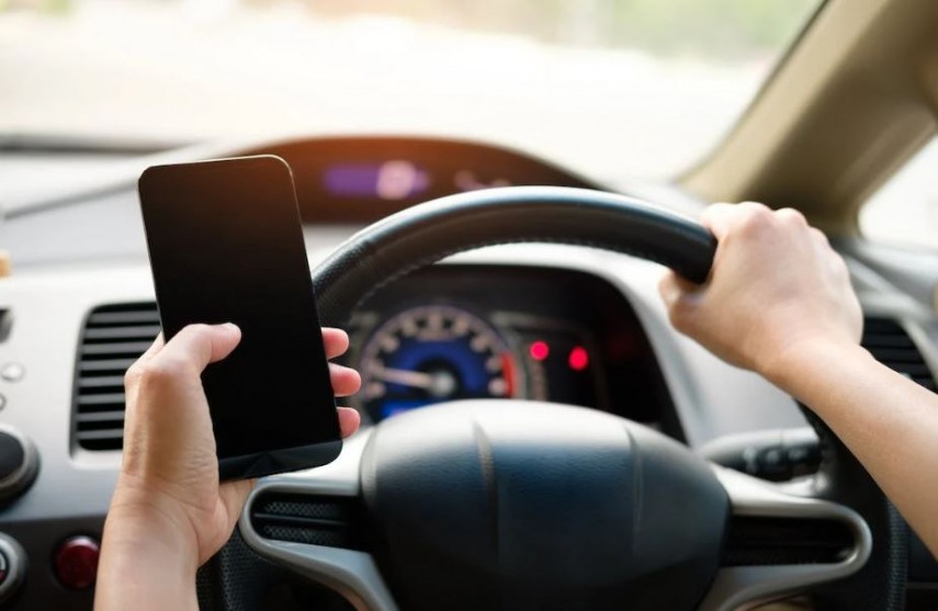 Șoferii care folosesc telefonul mobil pe timpul deplasarii, in atentia Politiei. Amenzi in judetul Constanta! 
