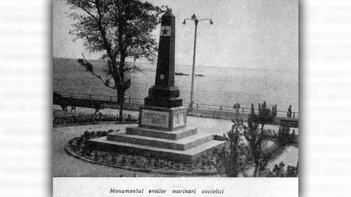 Monumentul eroilor marinari sovietici. Sursă foto: „Constanța și împrejurimile ei“, de Petrilă Tiberiu, Popescu Demetru și Porumbescu Marin