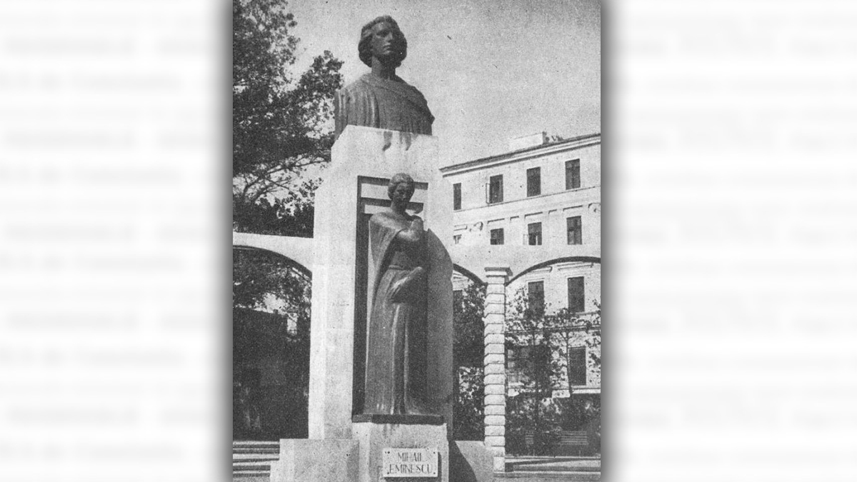 Bustul lui Mihai Eminescu. Sursă foto: „Constanța și împrejurimile ei“, de Petrilă Tiberiu, Popescu Demetru și Porumbescu Marin