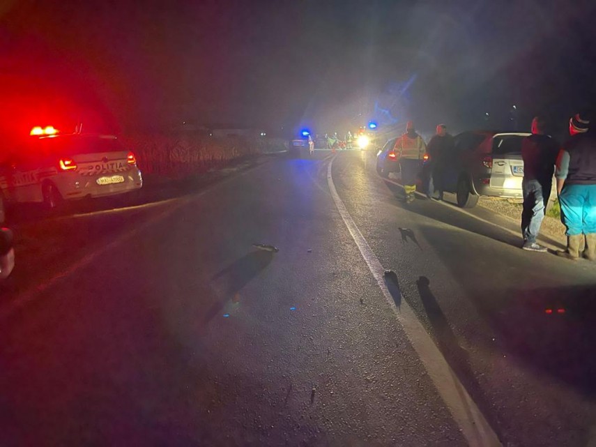 Un tanar de 17 ani a murit dupa ce a intrat cu motocicleta in doua masini (FOTO) 
