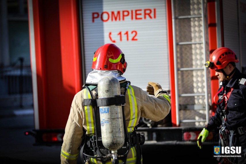 Masina cuprinsa de flacari in mers! Intervin paramedicii SMURD 